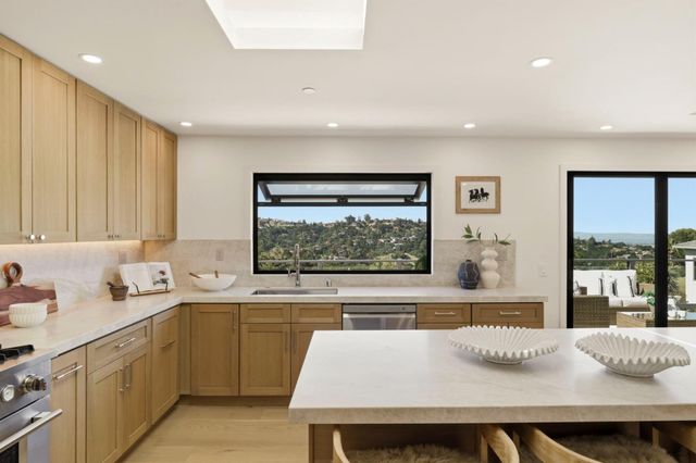 40 W Summit Drive, Redwood City, CA 94062