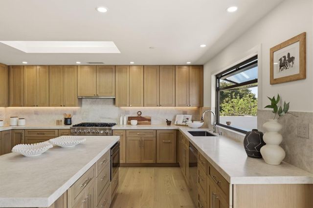 40 W Summit Drive, Redwood City, CA 94062