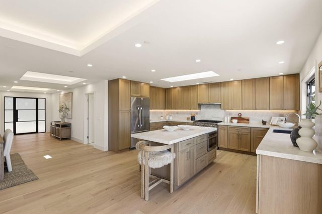 40 W Summit Drive, Redwood City, CA 94062