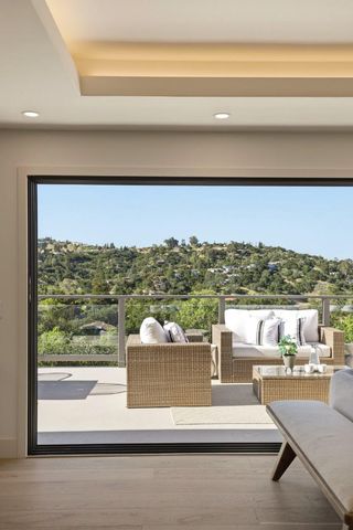 40 W Summit Drive, Redwood City, CA 94062