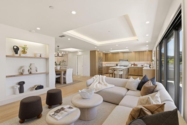 40 W Summit Drive, Redwood City, CA 94062