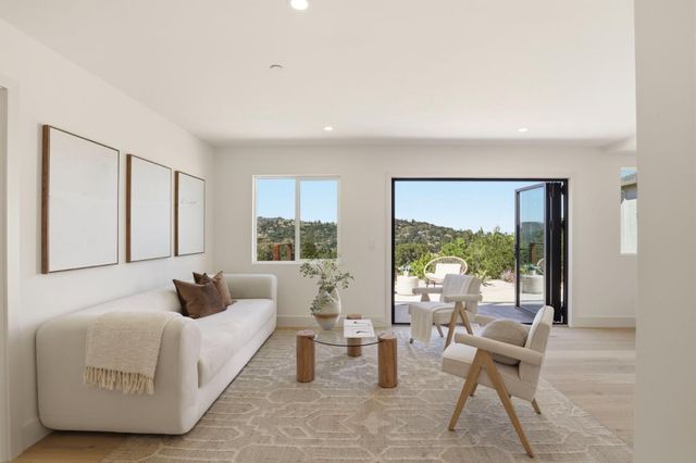 40 W Summit Drive, Redwood City, CA 94062