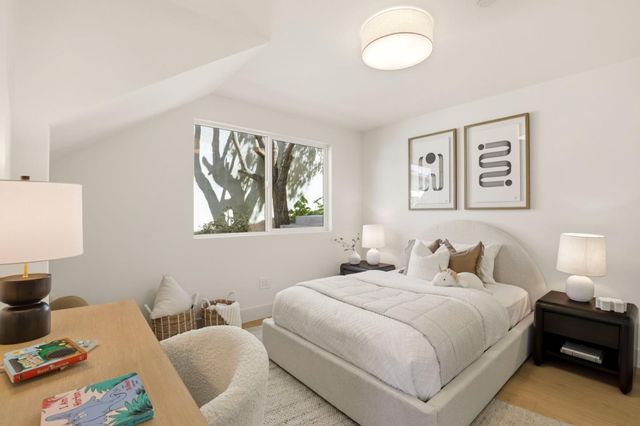 40 W Summit Drive, Redwood City, CA 94062