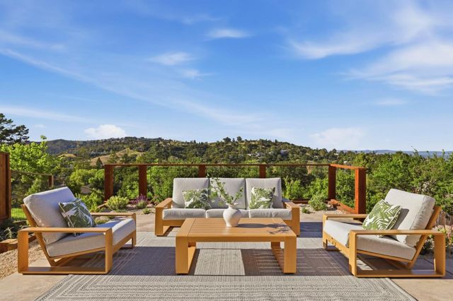 40 W Summit Drive, Redwood City, CA 94062