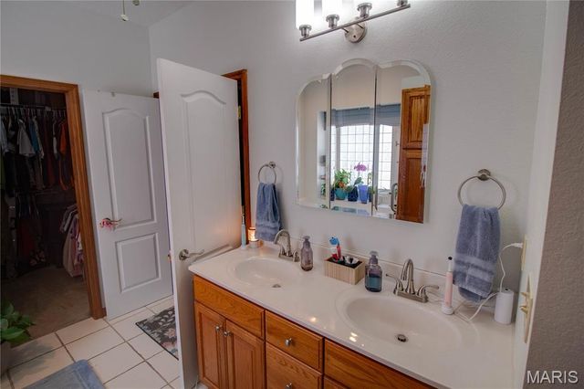419 Geaschel Drive, Caseyville, IL 62232