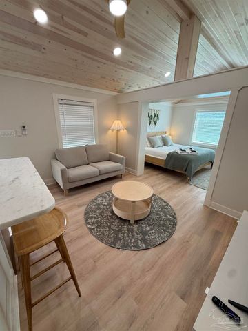 605 Edgewater Dr, Pensacola, FL 32507