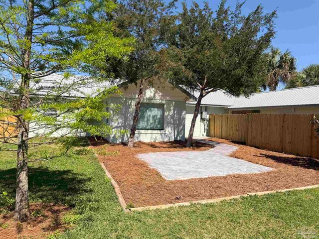 605 Edgewater Dr, Pensacola, FL 32507