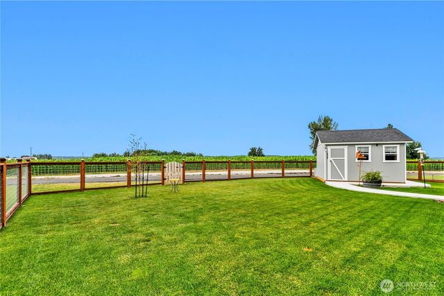 2068 Bowfin Way, Lynden, WA 98264