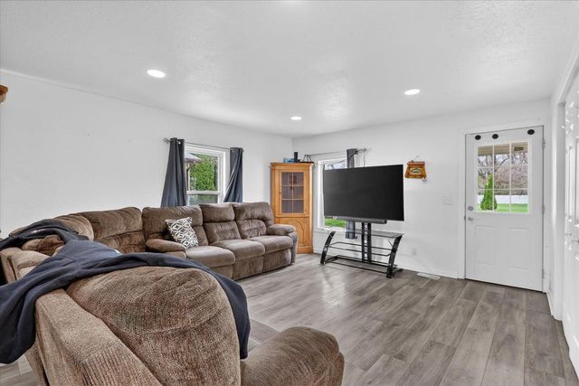 236 Chestnut Avenue, Beloit, WI 53511