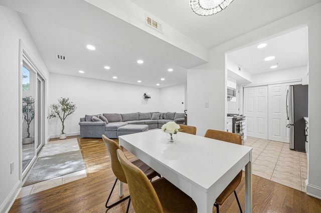 153 Greenbrook Dr 153, Stoughton, MA 02072