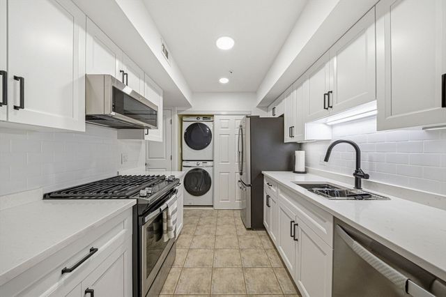 153 Greenbrook Dr 153, Stoughton, MA 02072