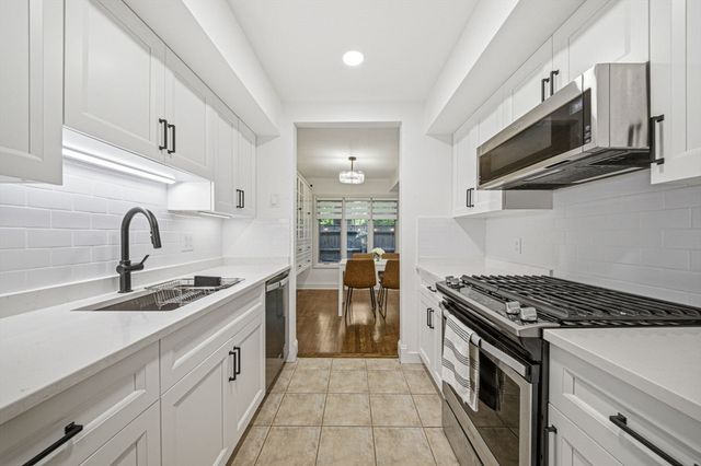 153 Greenbrook Dr 153, Stoughton, MA 02072