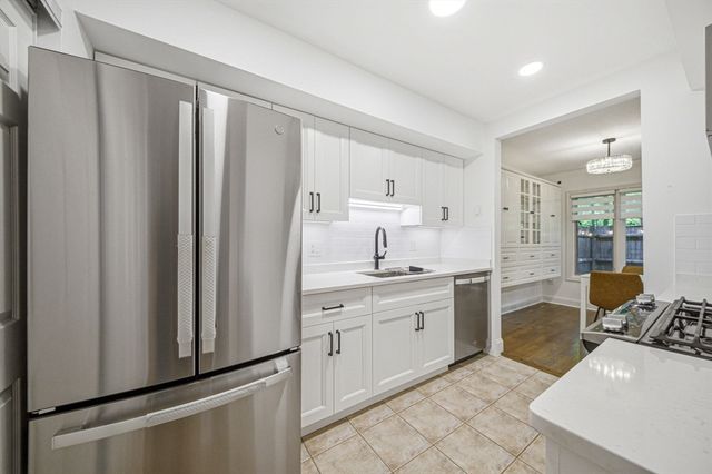 153 Greenbrook Dr 153, Stoughton, MA 02072