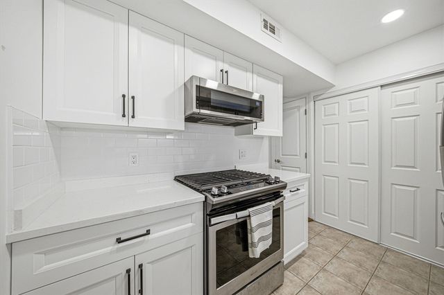 153 Greenbrook Dr 153, Stoughton, MA 02072