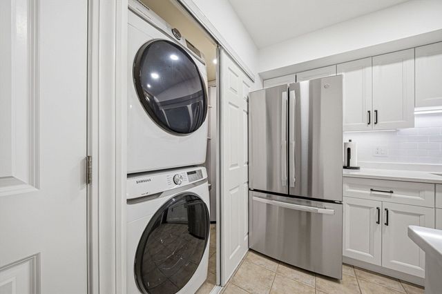153 Greenbrook Dr 153, Stoughton, MA 02072