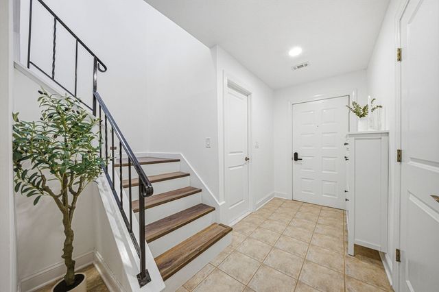 153 Greenbrook Dr 153, Stoughton, MA 02072