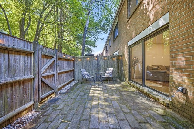 153 Greenbrook Dr 153, Stoughton, MA 02072