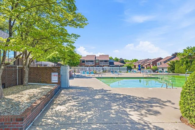 153 Greenbrook Dr 153, Stoughton, MA 02072