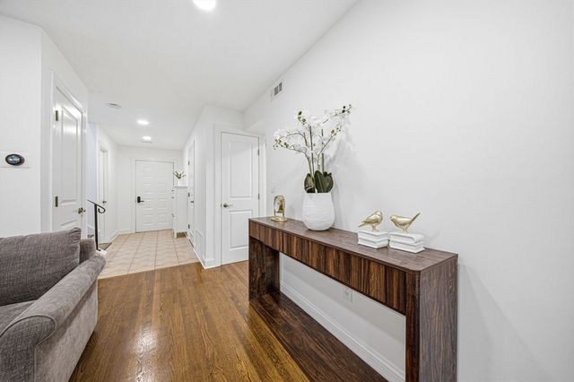 153 Greenbrook Dr 153, Stoughton, MA 02072