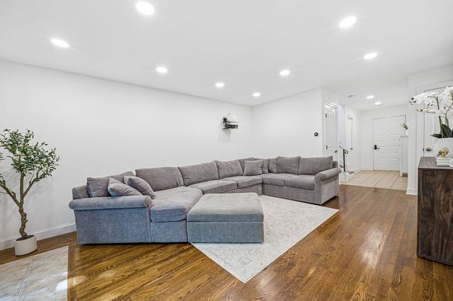 153 Greenbrook Dr 153, Stoughton, MA 02072