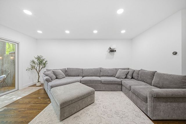 153 Greenbrook Dr 153, Stoughton, MA 02072