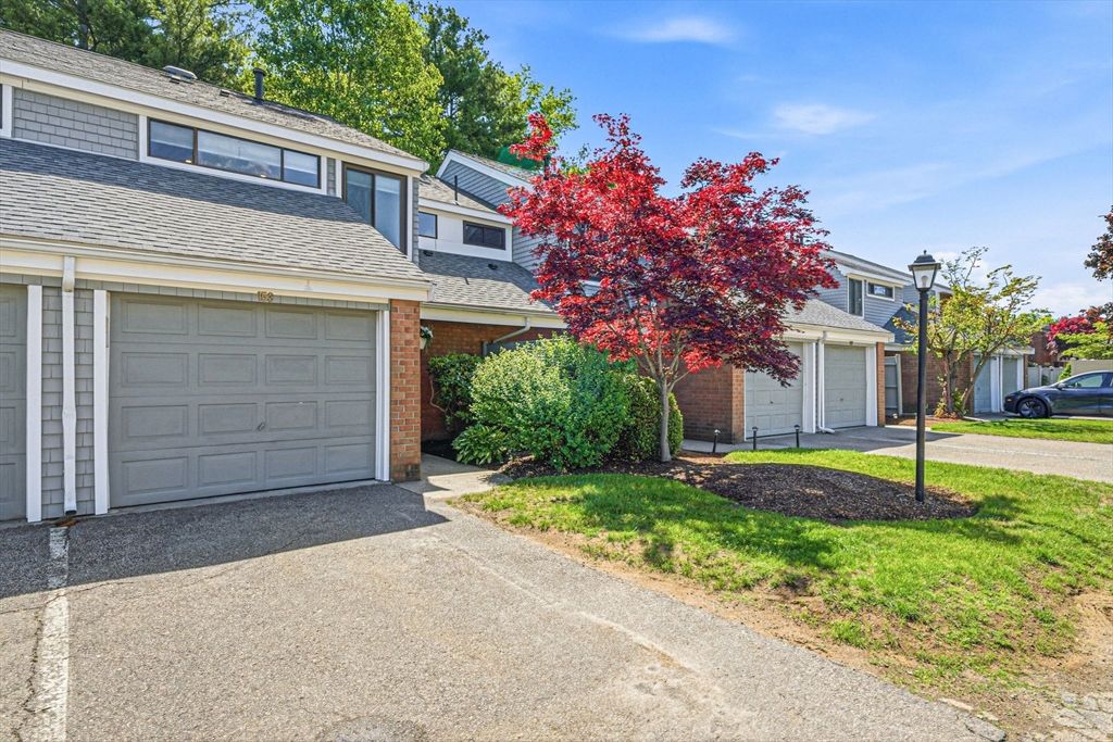 153 Greenbrook Dr 153, Stoughton, MA 02072