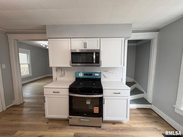 1045 N Osburn Avenue, Springfield, IL 62702