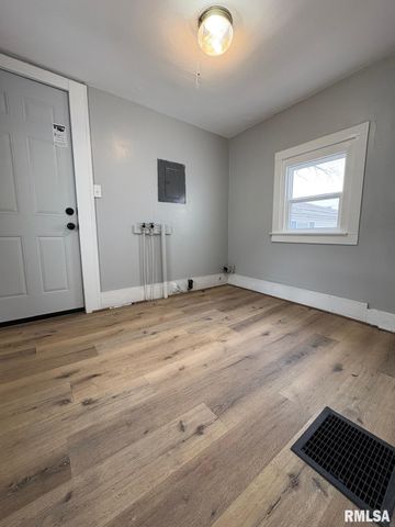 1045 N Osburn Avenue, Springfield, IL 62702