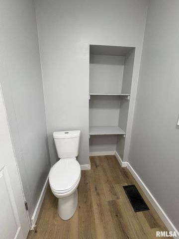 1045 N Osburn Avenue, Springfield, IL 62702