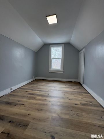 1045 N Osburn Avenue, Springfield, IL 62702