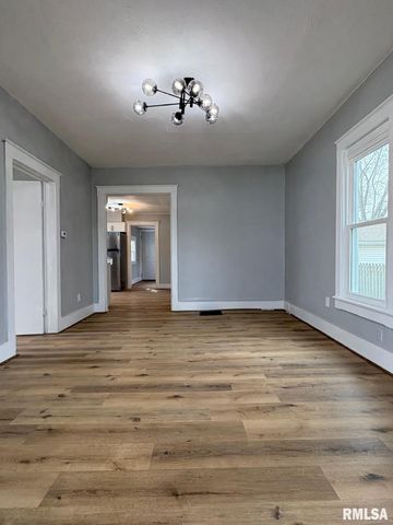 1045 N Osburn Avenue, Springfield, IL 62702