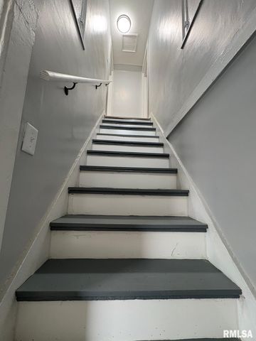 1045 N Osburn Avenue, Springfield, IL 62702