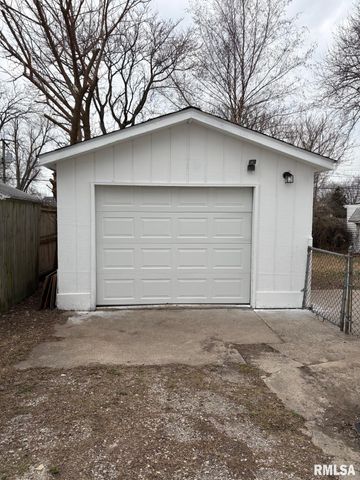 1045 N Osburn Avenue, Springfield, IL 62702