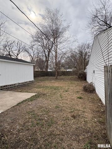 1045 N Osburn Avenue, Springfield, IL 62702