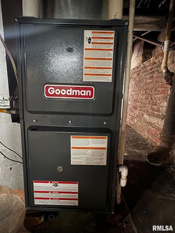 1045 N Osburn Avenue, Springfield, IL 62702