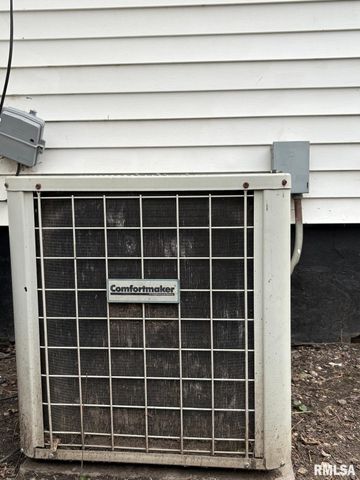 1045 N Osburn Avenue, Springfield, IL 62702