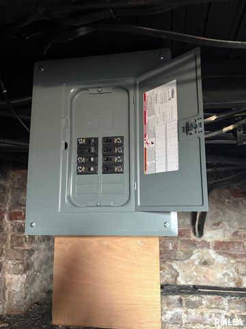 1045 N Osburn Avenue, Springfield, IL 62702