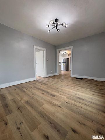 1045 N Osburn Avenue, Springfield, IL 62702