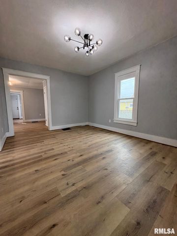 1045 N Osburn Avenue, Springfield, IL 62702