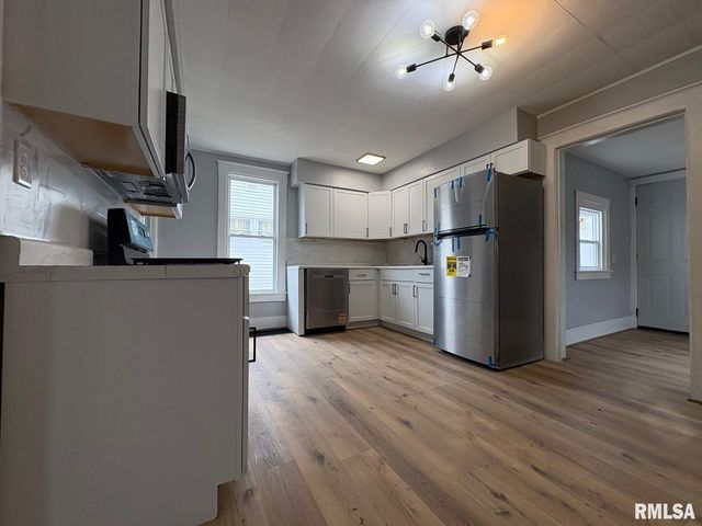 1045 N Osburn Avenue, Springfield, IL 62702