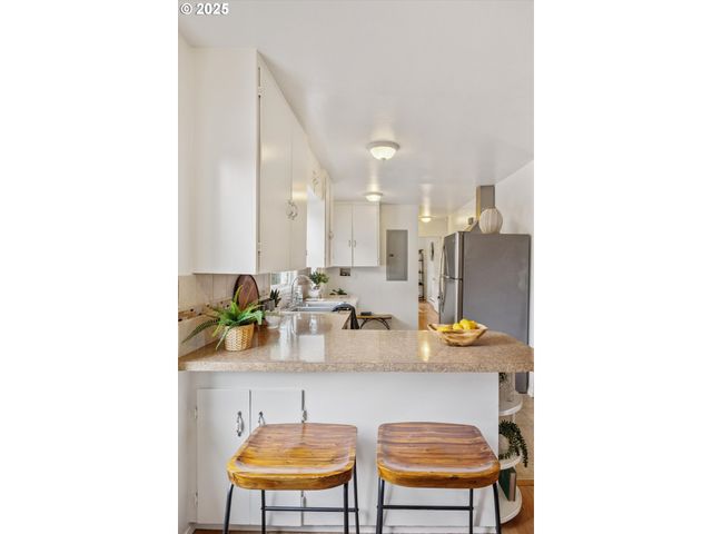 8726 Ne THOMPSON St, Portland, OR 97220