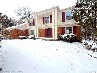 4268 Covered Bridge Road, Bloomfield Charter Township, MI 48302