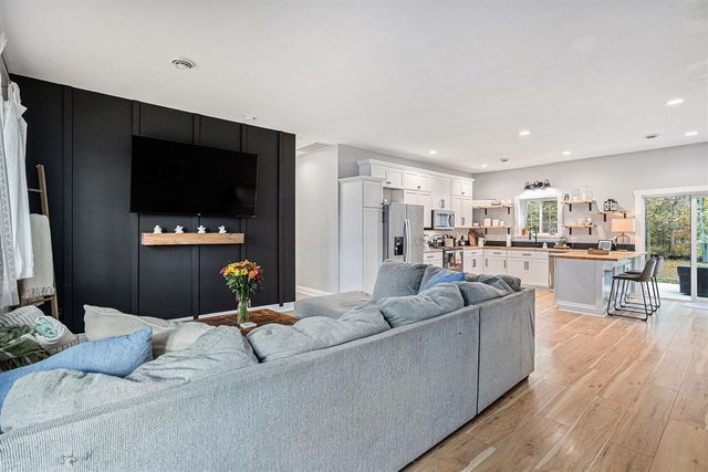 1056 Brookwood Drive, Quincy, MI 49082