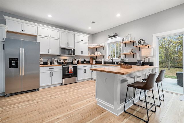 1056 Brookwood Drive, Quincy, MI 49082