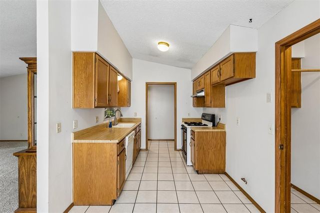 829 Lapwing Road, Edmond, OK 73003