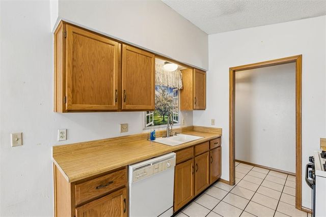 829 Lapwing Road, Edmond, OK 73003
