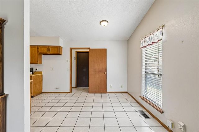 829 Lapwing Road, Edmond, OK 73003