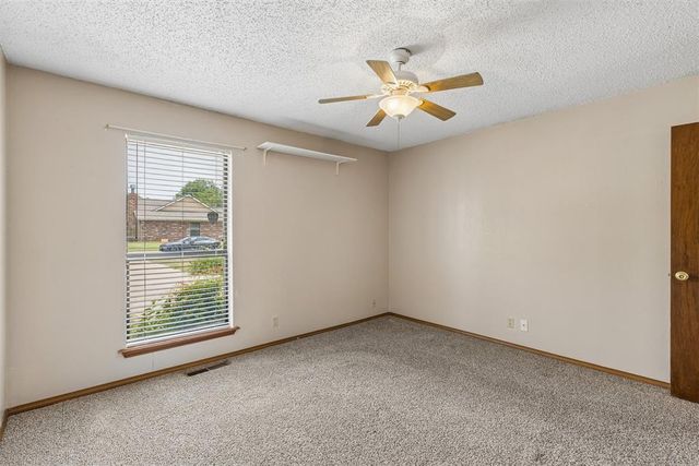 829 Lapwing Road, Edmond, OK 73003