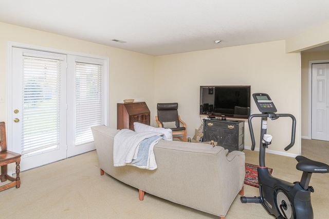 1308 VINTAGE DR, Columbia, MO 65203