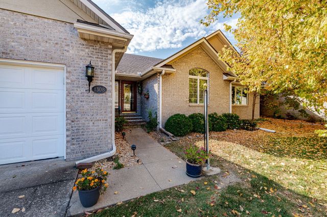 1308 VINTAGE DR, Columbia, MO 65203